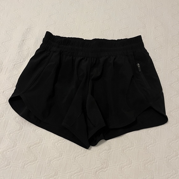 lululemon athletica Pants - Lululemon hottie hot 4 inch shorts - size 8